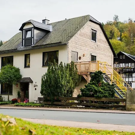Near Willingen With Garden *